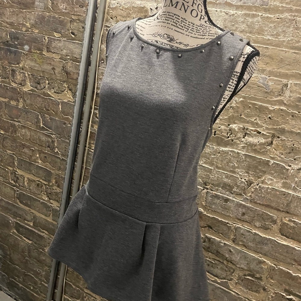 Target Gray Wide Shoulder Top w/Waist Ruffle & Hardware Accents Size XL